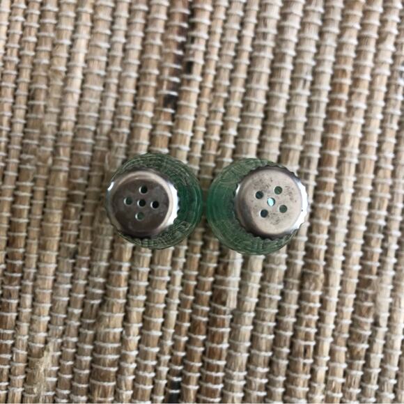 Coca Cola Salt and Pepper Shakers VTG Green Collectable Kitchen Table Tool - Picture 3 of 5